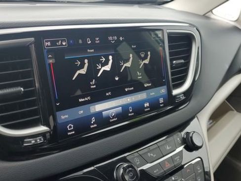 Certified 2024 Chrysler Pacifica Touring-L image 14