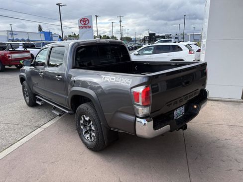 Used 2023 Toyota Tacoma TRD Off-Road w/ Black Out Package (TMS) AWD/4WD image 4