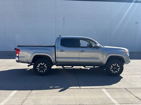 Used 2017 Toyota Tacoma SR5 w/ Tow Package image 2
