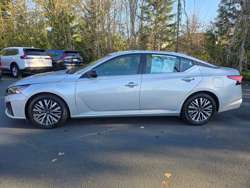 Used 2024 Nissan Altima 2.5 SV image 29