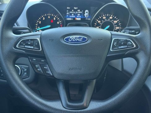 Used 2019 Ford Escape SE image 16