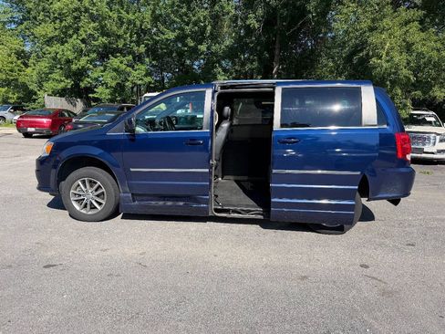 Used 2015 Dodge Grand Caravan SXT FWD image 10