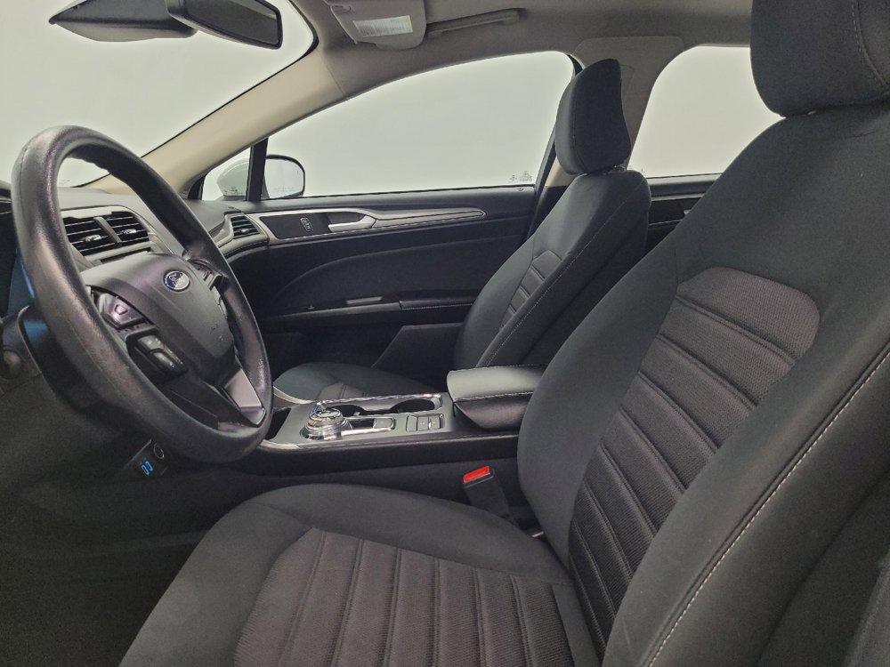 Used 2020 Ford Fusion SE FWD image 17