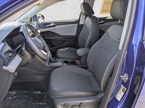 Used 2023 Volkswagen Taos SE w/ Panoramic Sunroof Package image 17