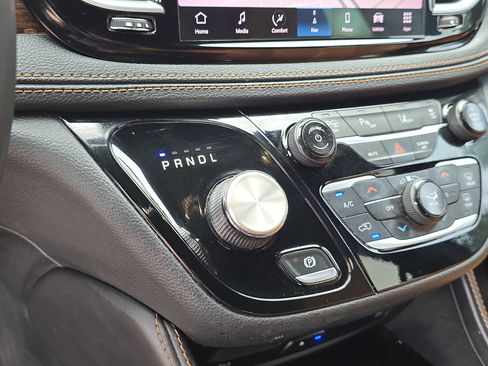 Used 2023 Chrysler Pacifica Pinnacle FWD image 27