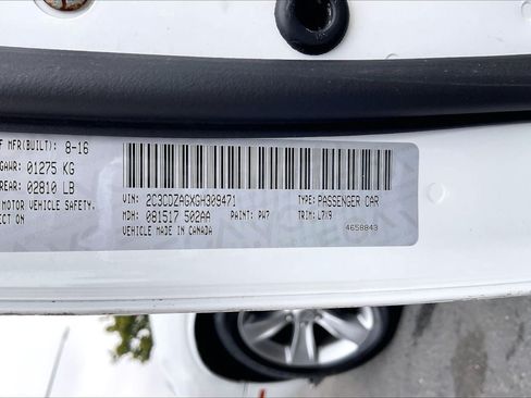 Used 2016 Dodge Challenger SXT RWD image 33