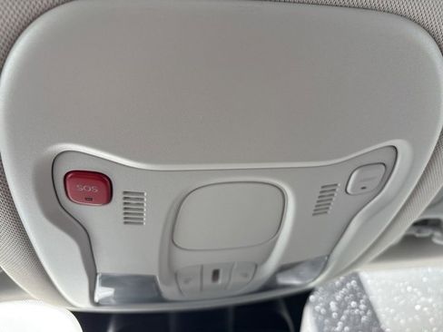 Used 2021 Jeep Renegade Limited image 18