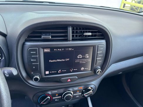 Used 2025 Kia Soul LX w/ LX Technology Package FWD image 16