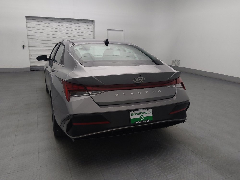 Used 2025 Hyundai Elantra SEL FWD image 6