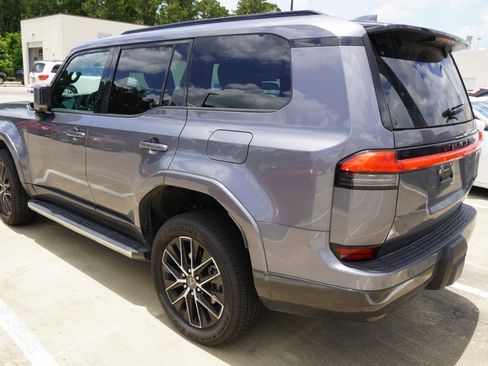 Used 2025 Lexus GX 550 w/ Accessory Package (2T) AWD/4WD image 8