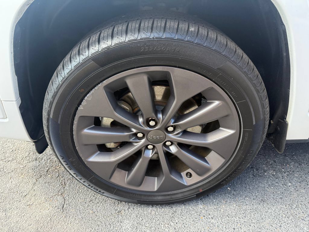 Used 2021 Jeep Cherokee High Altitude AWD/4WD image 26