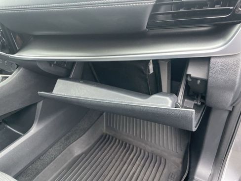 Used 2023 Nissan Rogue SV image 33