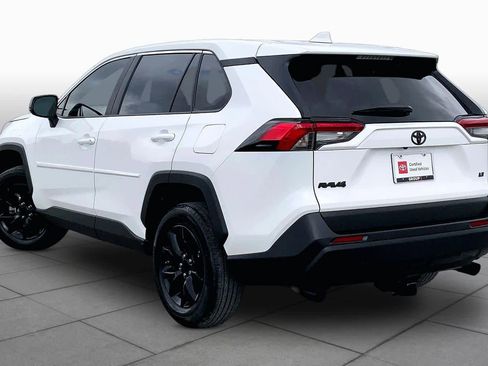 Used 2022 Toyota RAV4 LE image 12