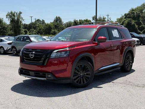 Used 2023 Nissan Pathfinder Platinum w/ Cargo Package AWD/4WD image 3