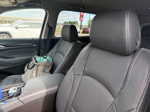 Used 2018 Buick Enclave Premium AWD/4WD image 8