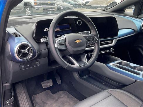 Used 2025 Chevrolet Equinox EV LT w/ Convenience Package image 12