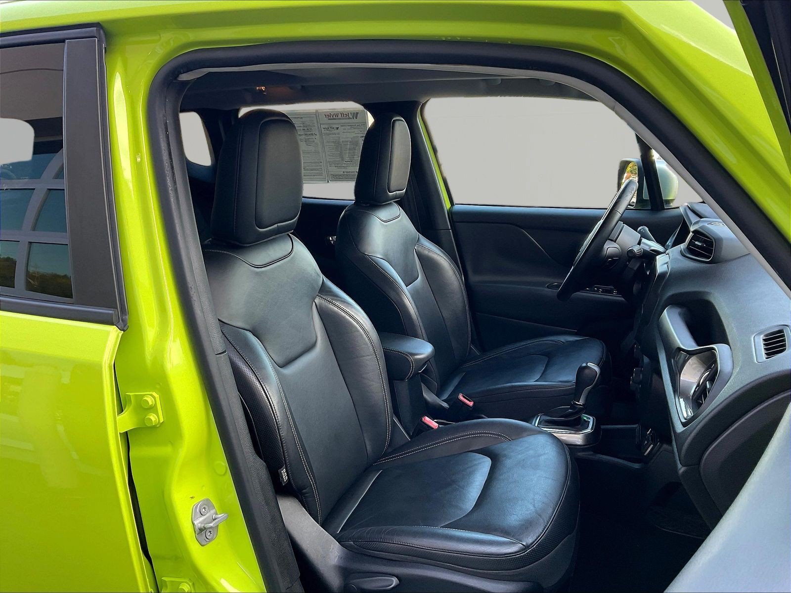 Used 2018 Jeep Renegade Limited FWD image 29