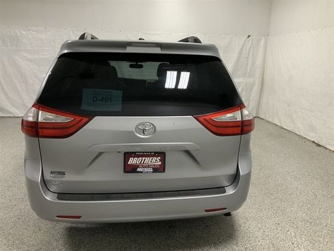 Used 2015 Toyota Sienna XLE image 6