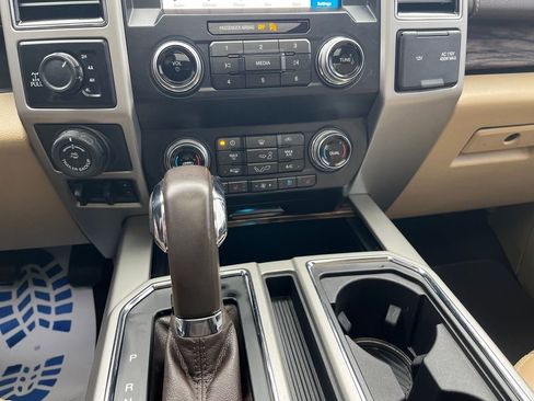 Used 2019 Ford F150 Lariat w/ Equipment Group 502A Luxury image 19