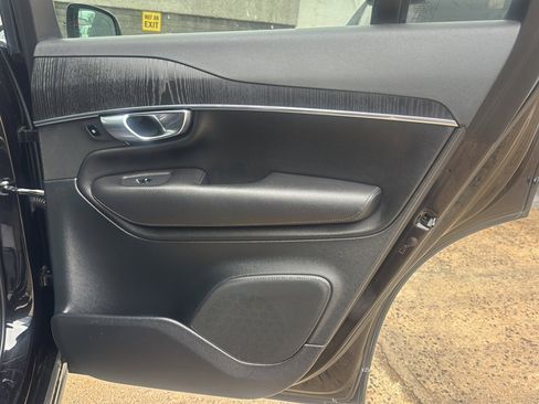 Used 2020 Volvo XC90 T6 Momentum w/ Protection Package Premier image 27