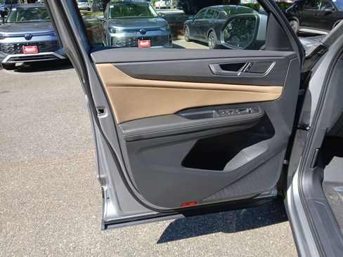 New 2026 Volkswagen Atlas Cross Sport SE image 10