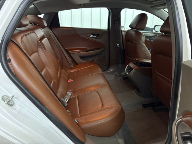 Used 2018 Chevrolet Malibu LT w/ Leather Package FWD image 11