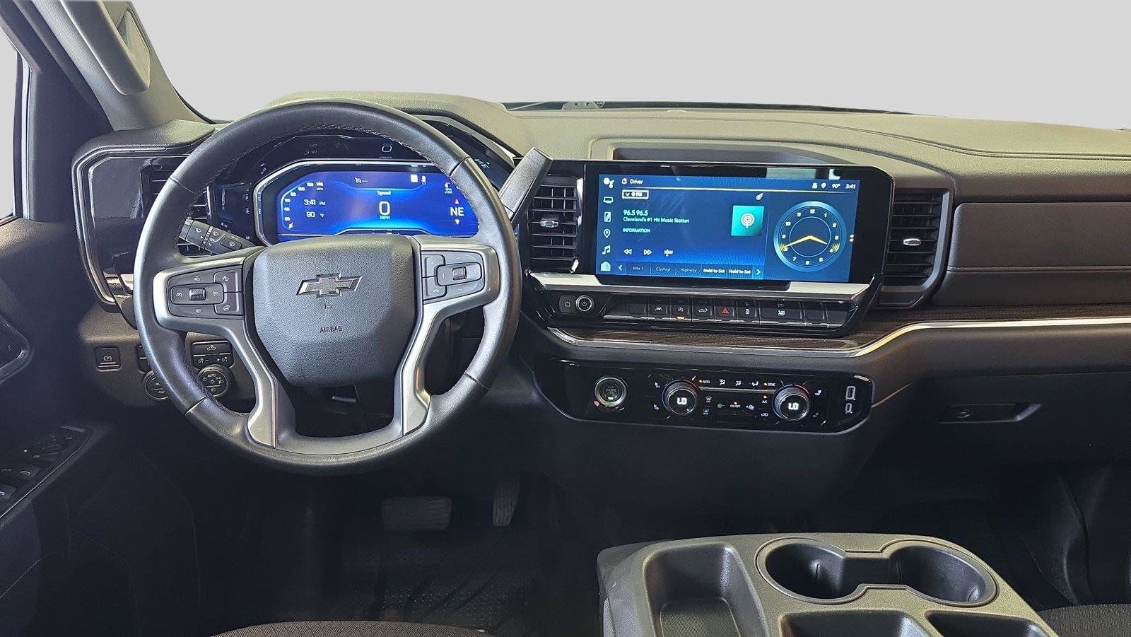 Used 2023 Chevrolet Silverado 1500 RST w/ Redline Edition AWD/4WD image 9