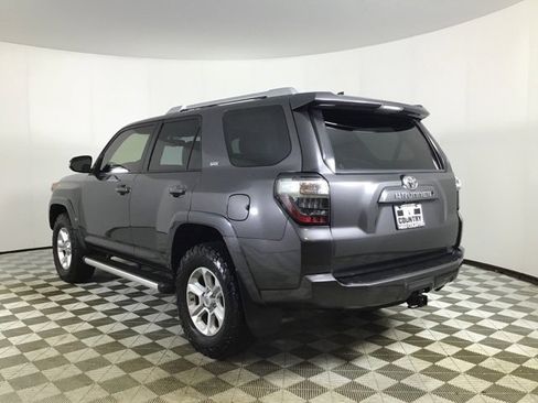 Used 2017 Toyota 4Runner SR5 Premium image 5