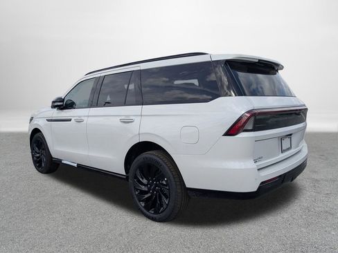 New 2026 Lincoln Navigator Reserve image 5