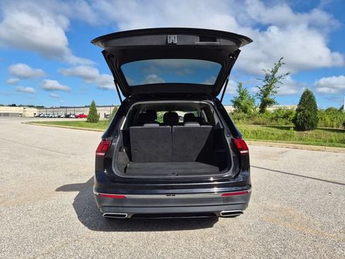 Used 2020 Volkswagen Tiguan SE FWD image 11