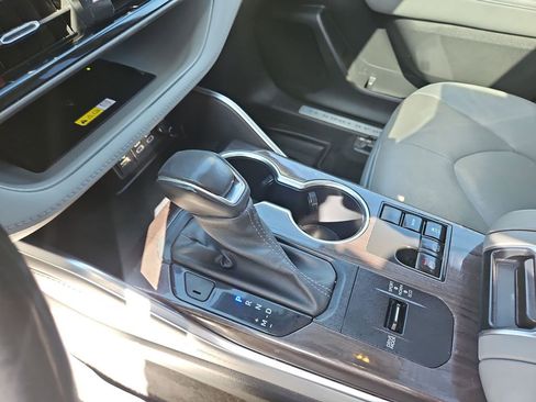 Used 2023 Toyota Highlander Limited FWD image 24