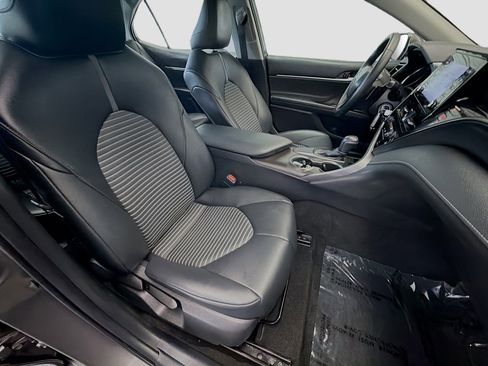 Used 2021 Toyota Camry SE image 15