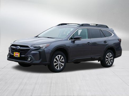 Used 2025 Subaru Outback Premium AWD/4WD image 3