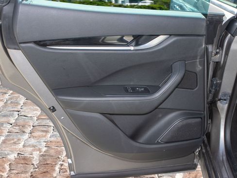 Used 2019 Maserati Levante image 12