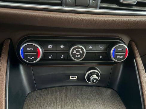 Used 2018 Alfa Romeo Stelvio Ti image 35