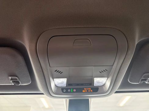 Used 2023 GMC Acadia SLE w/ Driver Convenience Package FWD image 19