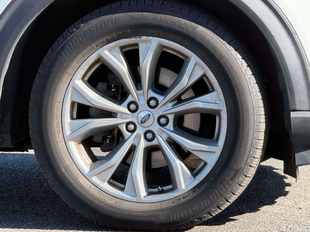 Used 2020 Ford Explorer XLT w/ Equipment Group 202A AWD/4WD image 7