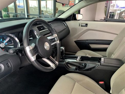 Used 2010 Ford Mustang Coupe image 9