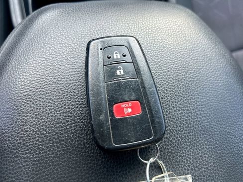 Used 2019 Toyota RAV4 XLE FWD image 42