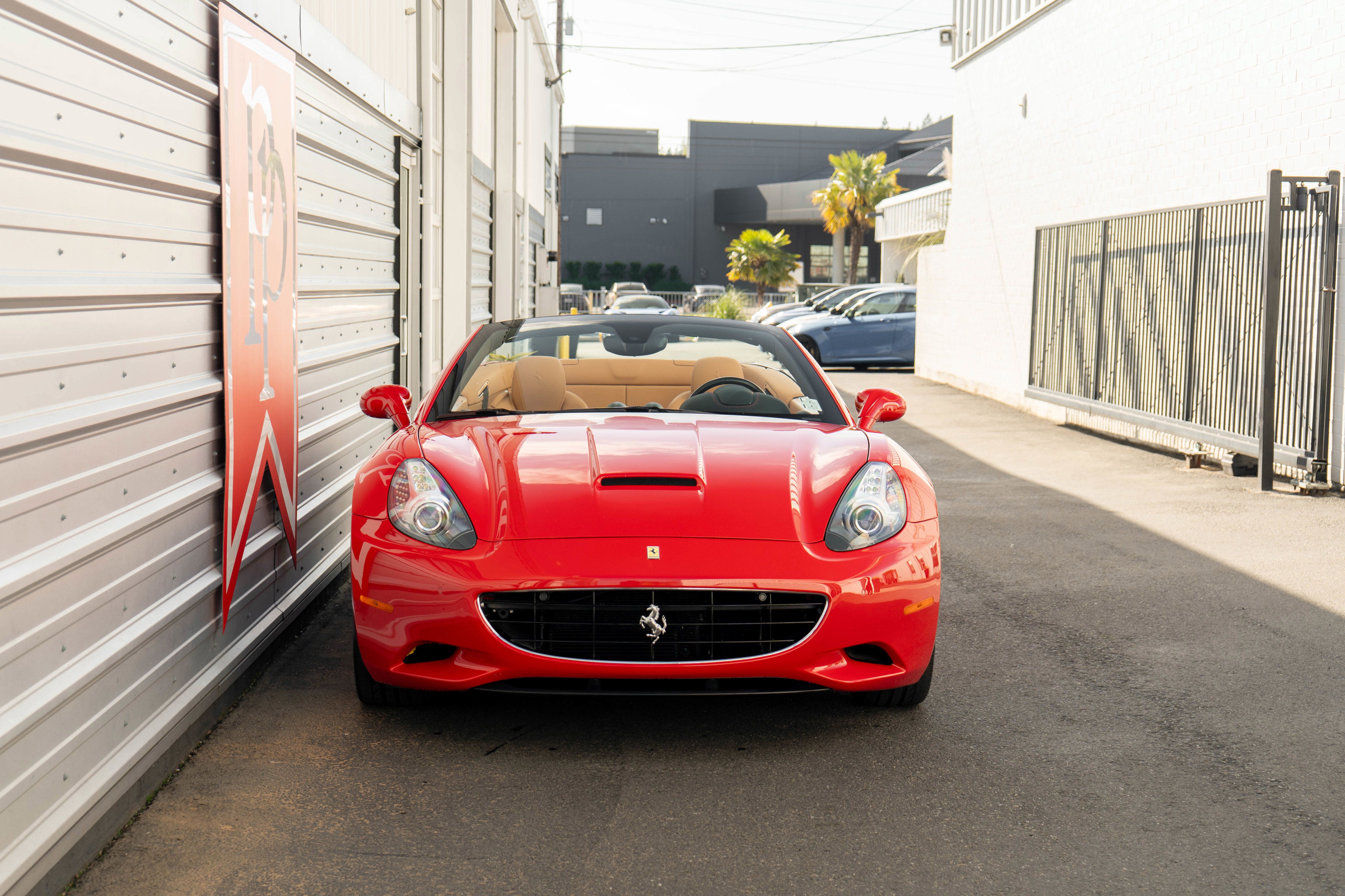 Used 2010 Ferrari California RWD image 34