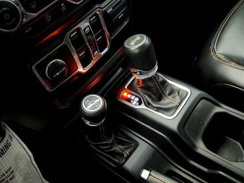 Used 2022 Jeep Wrangler Unlimited Sahara AWD/4WD image 15