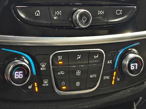 Used 2022 Chevrolet Traverse LT AWD/4WD image 8
