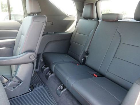 Used 2025 Chevrolet Traverse Z71 w/ Driver Confidence Package AWD/4WD image 18