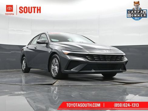 Used 2025 Hyundai Elantra SE FWD image 38