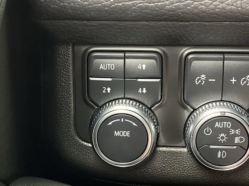 Certified 2024 GMC Yukon XL Denali w/ Advanced Technology Package AWD/4WD image 20