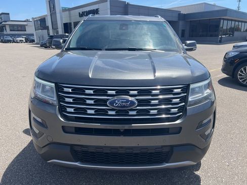 Used 2017 Ford Explorer Limited w/ Equipment Group 301A AWD/4WD image 3