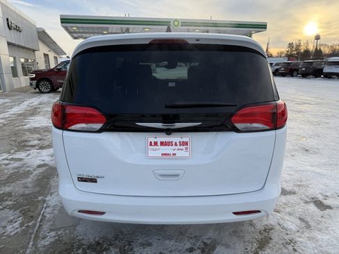 Used 2023 Chrysler Voyager LX image 7