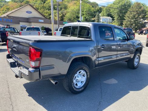 Used 2022 Toyota Tacoma SR image 4