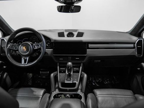 Used 2020 Porsche Cayenne Turbo image 13