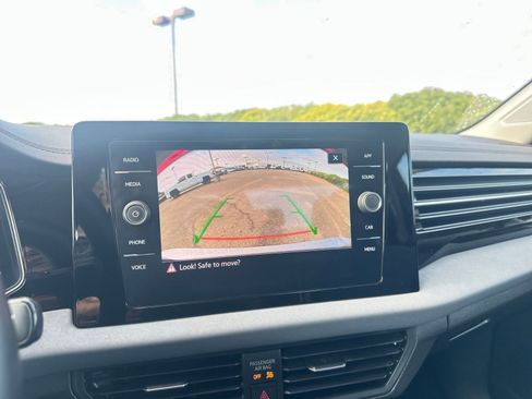 Used 2025 Volkswagen Jetta SE image 17